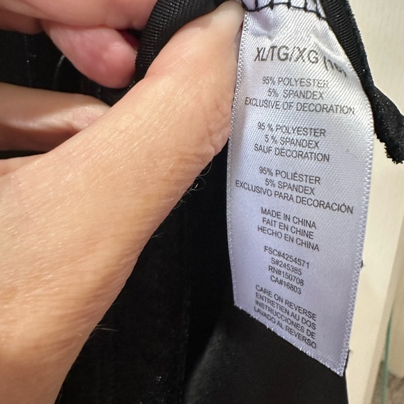 Elegant Black Velvet Long Sleeve Top - Picture 3 of 7